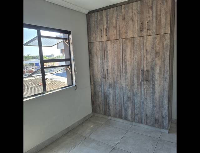 2 BEDROOM FLAT TO LET IN MONTCLAIR